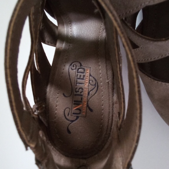 Shoes - Picture 4 of 5